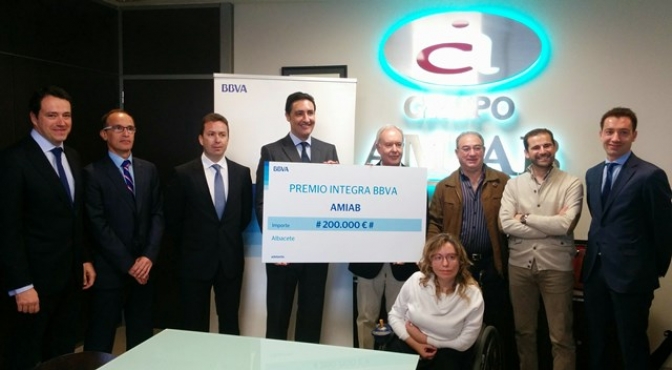 El director territorial Centro de BBVA reconoce el compromiso de AMIAB y ASLA con la sociedad en Albacete
