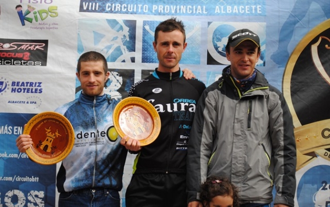 Triunfos de Nieves Giménez y José Antonio Sarriá en la carrera de BTT de Chinchilla