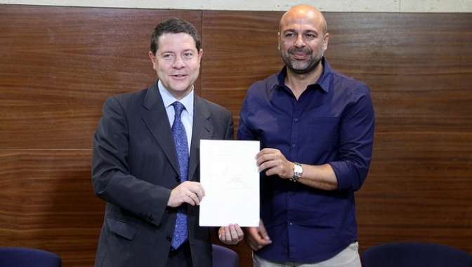 Page firma los decretos de entrada en el gobierno de -CLM de García Molina e Herranz (Podemos)
