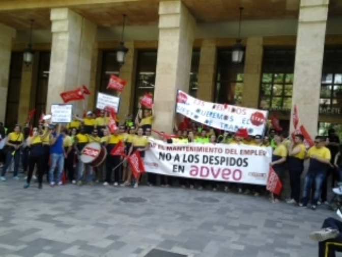 Los grupos políticos del Ayuntamiento mostraron su apoyo a los trabajadores de Adveo afectados por un ERE