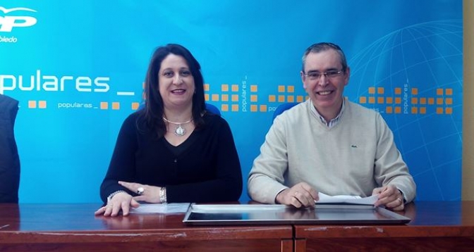 Vicente Aroca y Cristina García, del Partido Popular, critican el desgobierno del PSOE en Villarrobledo