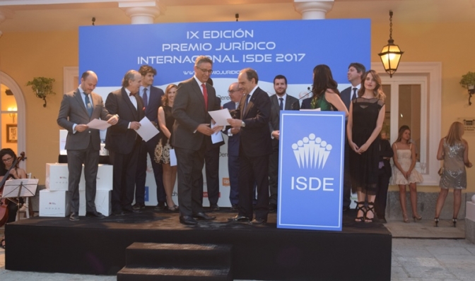 Justo Pliego, abogado de Valdepeñas, premio a la Excelencia en la Práctica Jurídica de ISDE