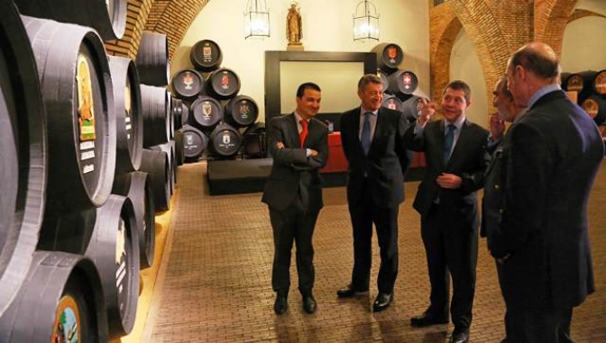 La Junta refuerza su apoyo al sector vitivinícola de Castilla-La Mancha en la producción nacional de brandy