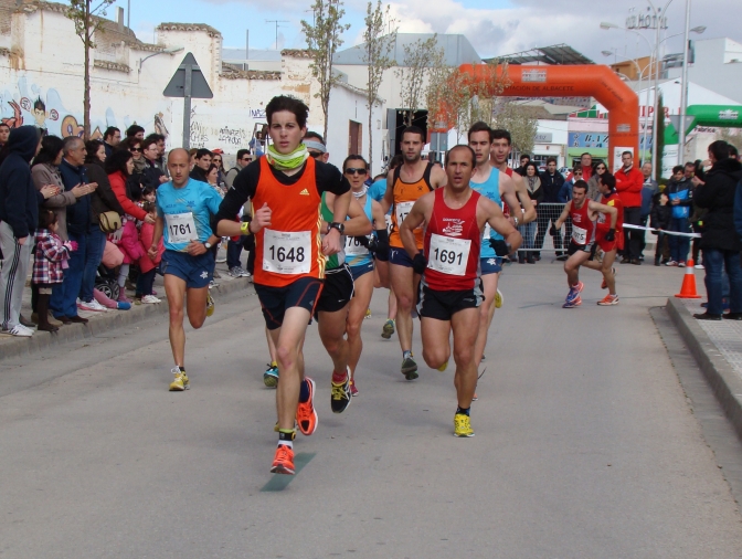 Más de 900 corredores en la salida de la XII Media Maratón de La Roda