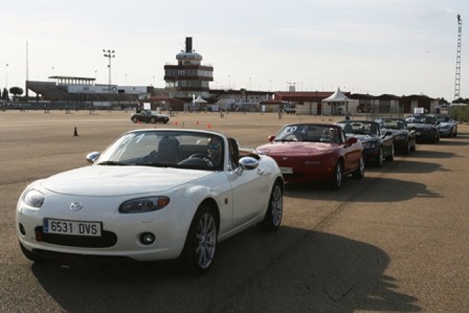 El Mazda MX-5 celebra sus bodas de plata en el Circuito de Albacete