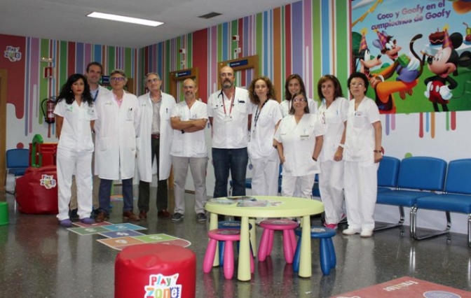 El Hospital de Albacete acondiciona la sala de espera de pediatría con una zona de juegos
