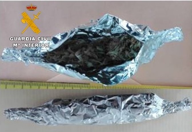 La Guardia Civil de Hellín detiene a L.P.C., de 26 años y vecino de Tobarra, por vender marihuana a menores de edad