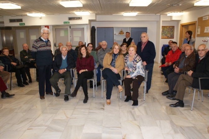 Las asociaciones de mayores de Albacete ganadoras del concurso de belenes reciben su premio