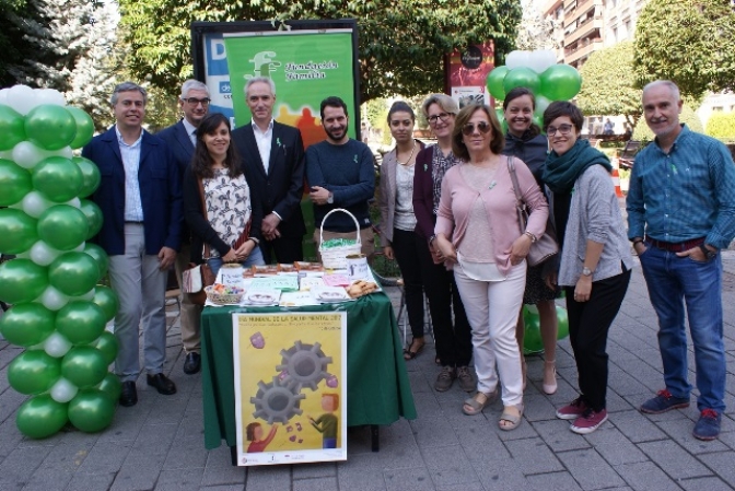 La Fundación Familia instala una mesa informativa en Albacete con motivo del Día Mundial de la Salud Mental