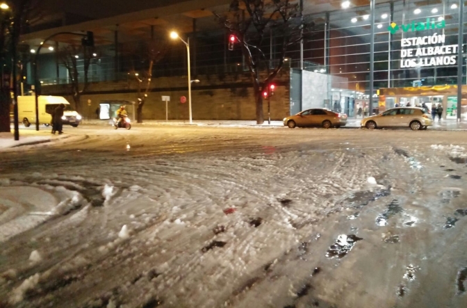 El hielo toma el relevo de la nieve en Albacete pero mejora el estado de las carreteras