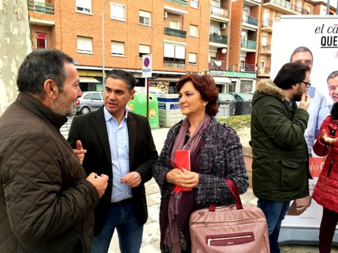 El PSOE de Albacete expone a los vecinos del Barrio Hospital su proyecto en ciencia e investigación