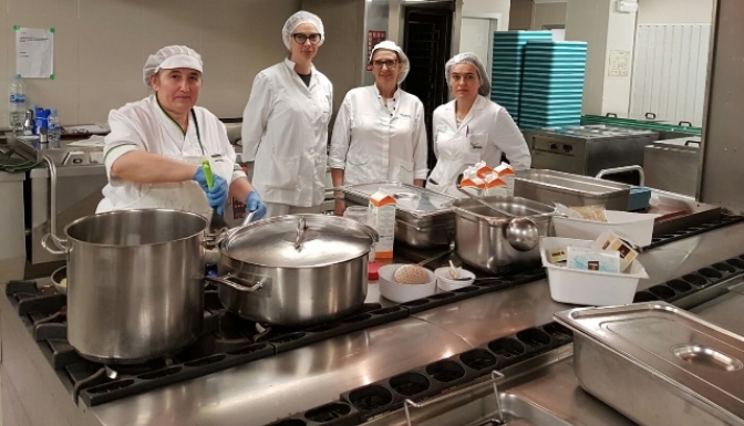 El Hospital General de Villarrobledo humaniza su servicio de cocina y logra que las comidas resulten más agradables
