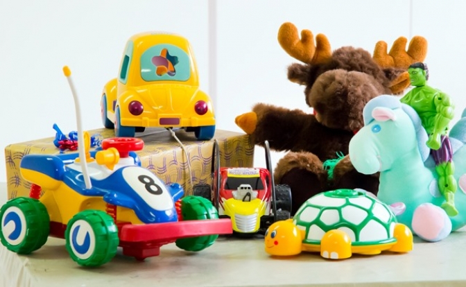 Seguros y adecuados a la edad, recomendaciones iniciales para acertar con la compra de juguetes