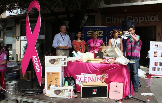 Concentración de cortadores de jamón en Albacete para que se investigue como acabar con el cáncer