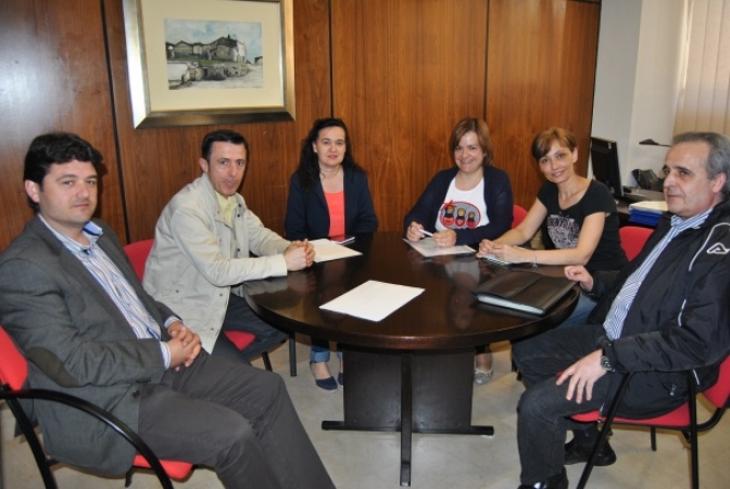 Francisco y Eva Navarro mantienen una reunión con la asociación siempre activos