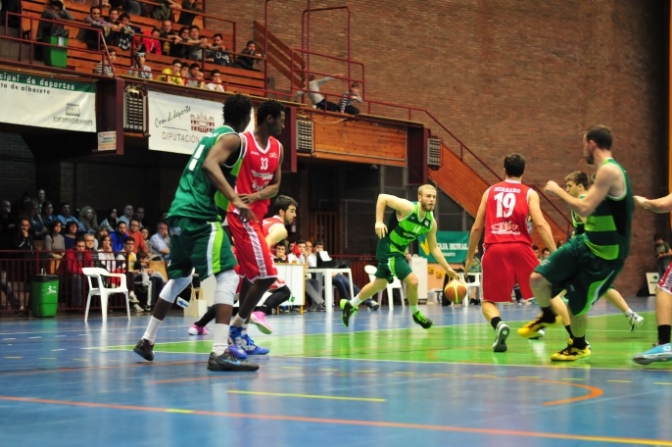 Victoria del Albacete Basket (91-84) en el derbi de EBA