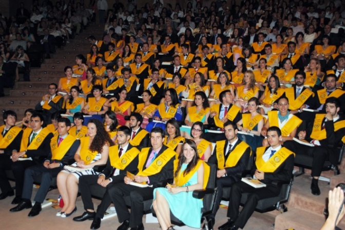 La UCLM gradúa a una nueva promoción de médicos en la Facultad de Albacete