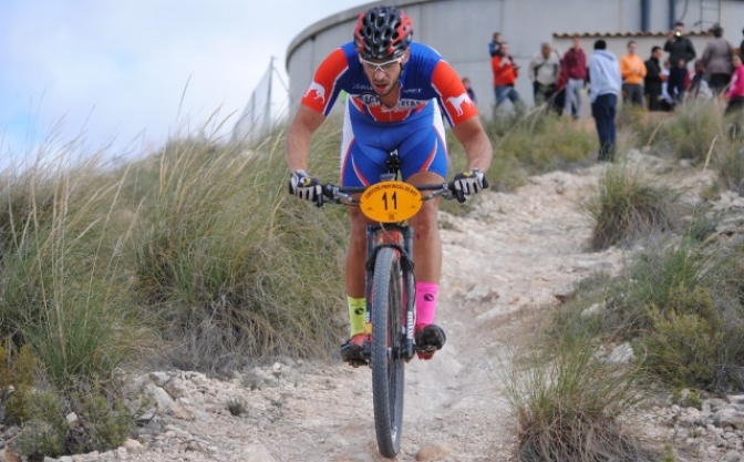 Irene Pareja y Alberto López se hicieron con el triunfo en la carrera de BTT ‘Ciudad del Tambor’ de Hellín