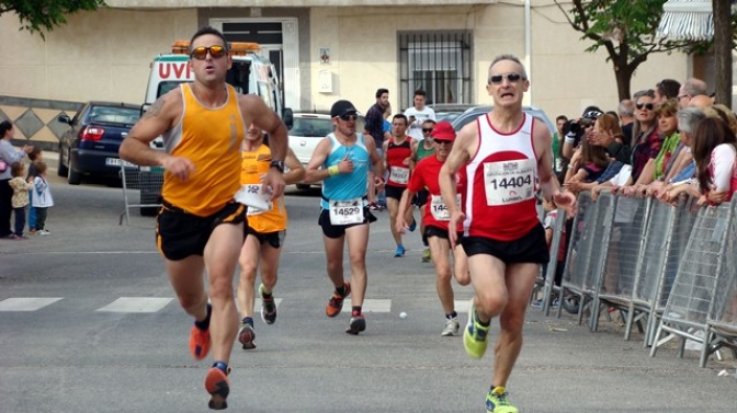 Laura Villar y Bruno Márquez fueron los ganadores de la Carrera Popular de Casas de Lázaro