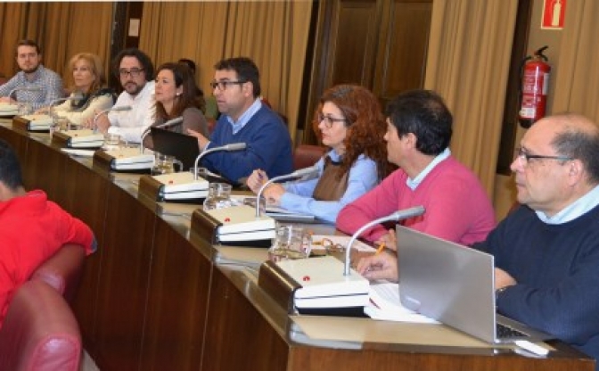 El PSOE sacó adelante la propuesta de devolver el voto a usuarios y familias en la UP de Albacete, pese al voto en contra del PP
