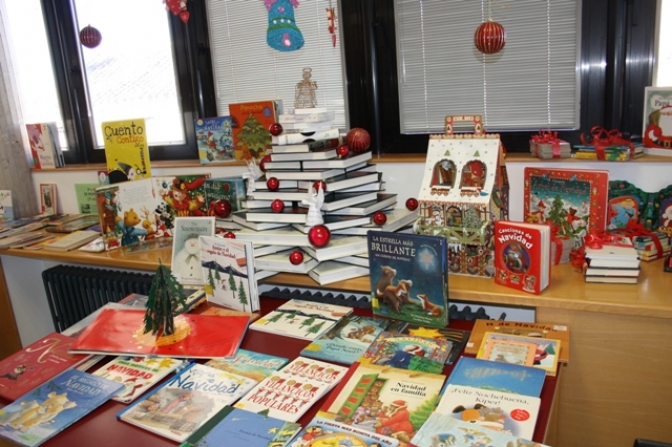La biblioteca municipal de La Roda da la bienvenida a la Navidad