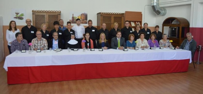 La Escuela de Hostelería de Almansa recibe el apoyo de diversos colectivos para los alumnos de su primera promoción