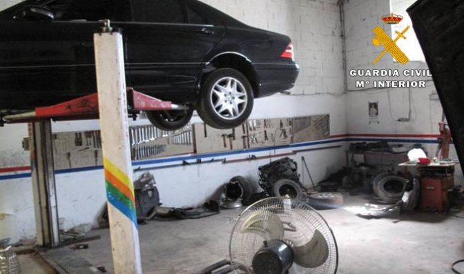 El SEPRONA de la Guardia Civil localiza un taller mecánico clandestino en Albacete