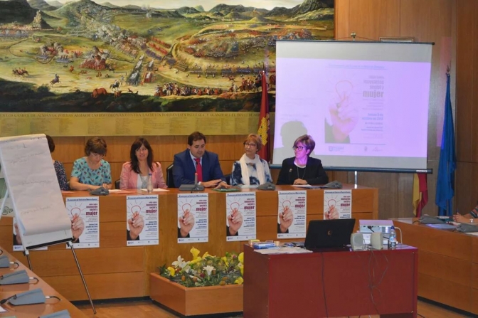 El Centro de la Mujer de Almansa celebró su vigésimo aniversario con un taller de innovación social