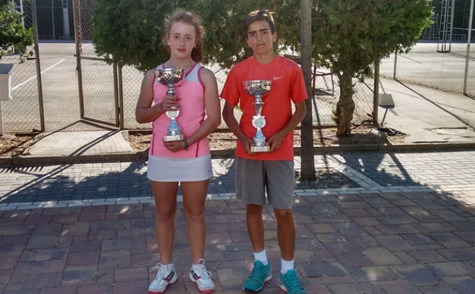 Rocío Paños y Carlos López se proclaman campeones regionales alevines de tenis