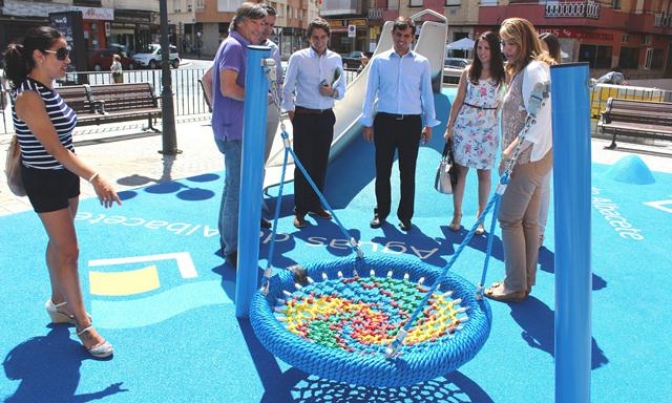La Plaza Carretas de Albacete cuenta con una nueva área de juegos infantiles