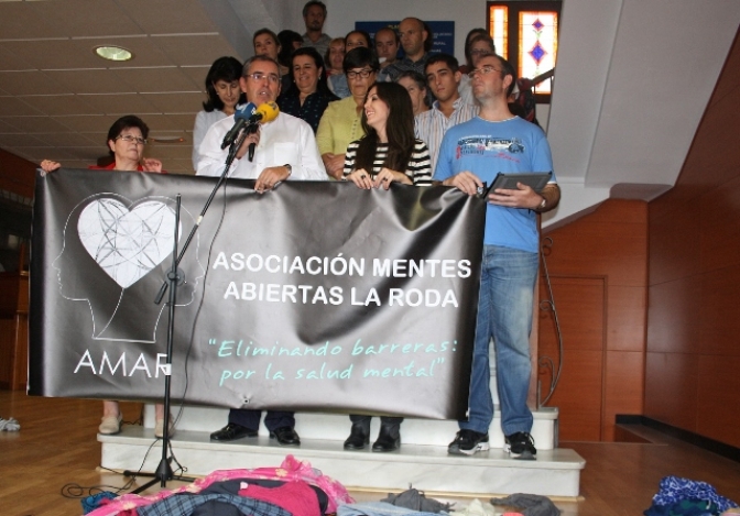 AMAR conmemora el Día  Mundial de la Salud Mental con una concentración simbólica en el Ayuntamiento de La Roda