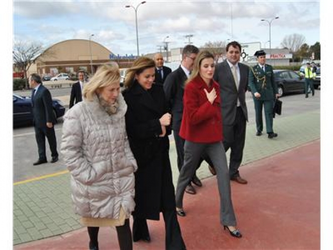 La Princesa Letizia visita la cuchillería Arcos en Albacete