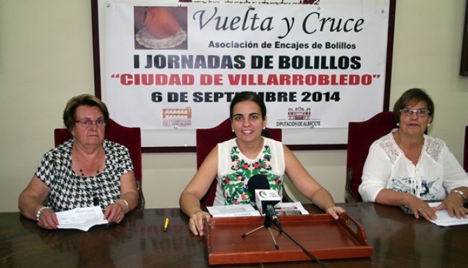 Cerca de 50 mujeres de toda la provincia participan en la I Jornada de Bolillos Ciudad de Villarrobledo