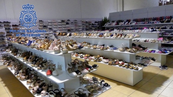 La Policía Nacional interviene 4.226 pares de zapatillas falsas “camufladas” para burlar las inspecciones aduaneras y policiales