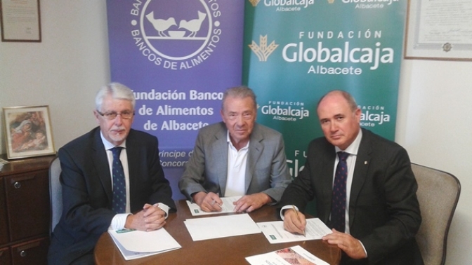 Globalcaja Albacete firma un convenio de colaboración con el banco de alimentos