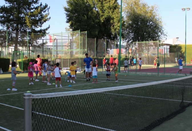 El Club Los Llanos acogerá el I Torneo de Tenis y Pádel a beneficio de AFANION