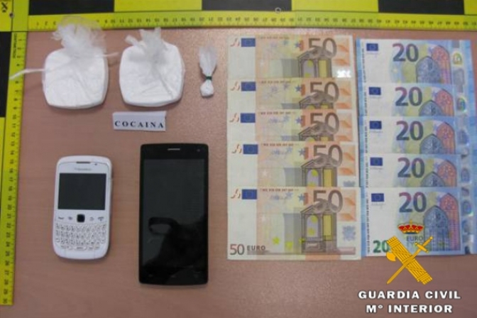 La Guardia Civil detiene a dos personas dedicadas a la distribución y venta de cocaína en Tobarra (Albacete)