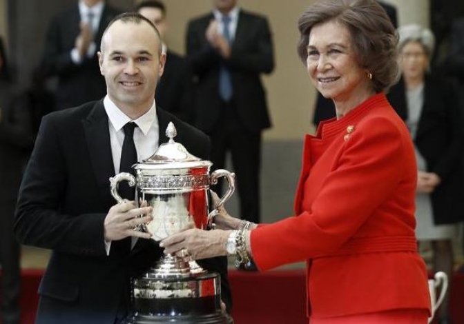 García-Page felicita a Andrés Iniesta por la consecución del Premio Nacional del Deporte al Juego Limpio