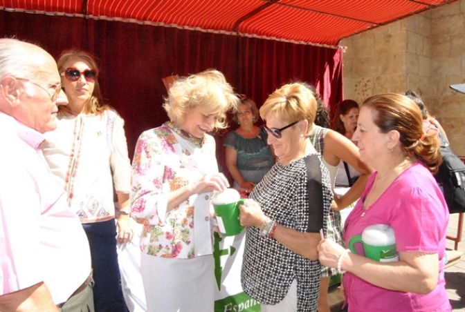 Carmen Bayod apoya a la Asociación Española Contra el Cáncer y pide la colaboración y solidaridad de los albaceteños