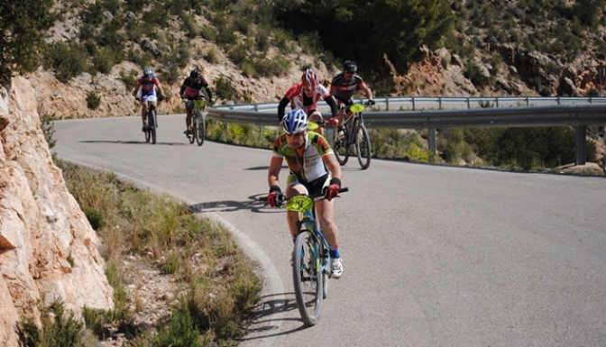 La sierra albaceteña marca el camino del Circuito de BTT con la carrera de Liétor
