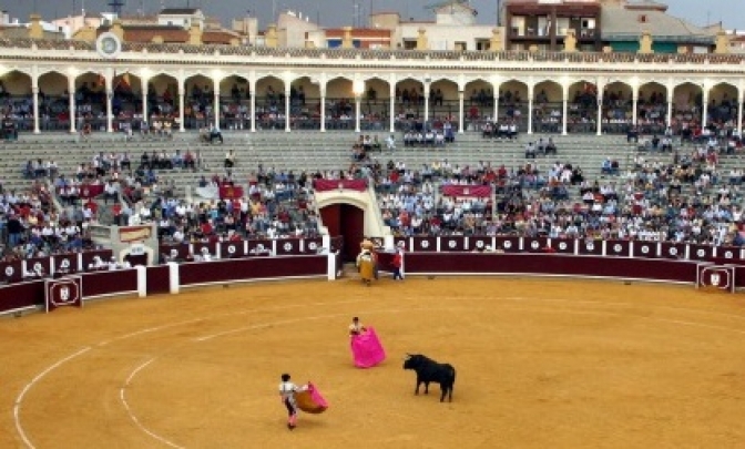 Las actividades del centenario de la plaza de toros de Albacete se inician con una charla coloquio del doctor Máximo García Prados
