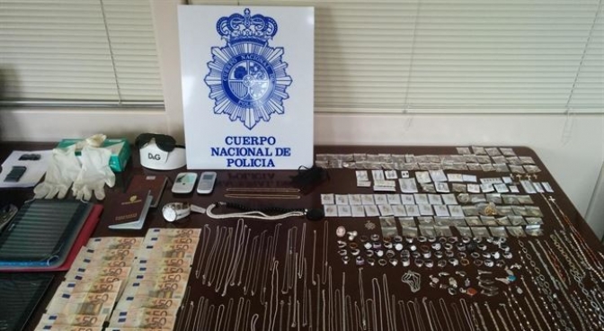 Detenida una vecina de Aguas Nuevas por sustraer joyas de la vivienda donde trabajaba