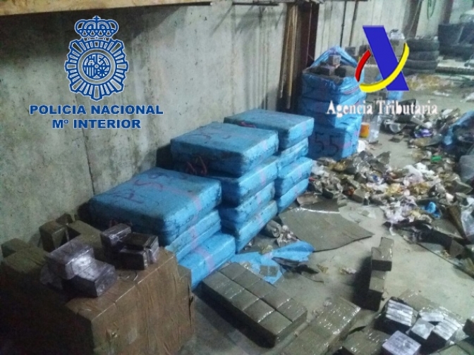Intervenidas 2,4 toneladas de hachís en una operación contra el narcotráfico en la costa de Huelva