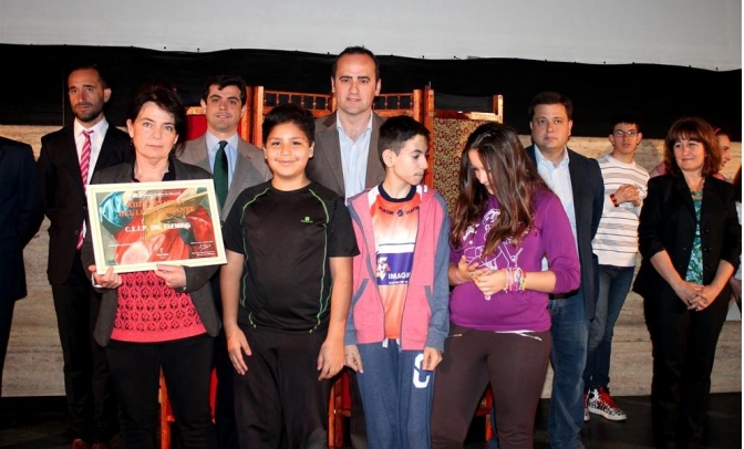 El diputado provincial de Cultura, Fermín Gómez, participa en la entrega de premios del XIII Certamen de Libros Gigantes