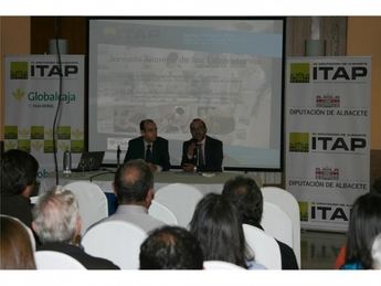 El ITAP organiza una jornada para informar a los agricultores de Hellín sobre los laboratorios a su disposición