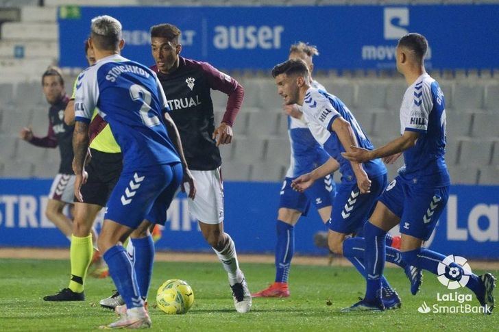 El Albacete salió con vida de Sabadell tras fallar un penalti los locales en el minuto 90