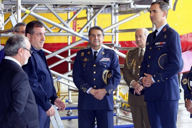 El Príncipe conoce el mantenimiento de aviones en la Maestranza de Albacete