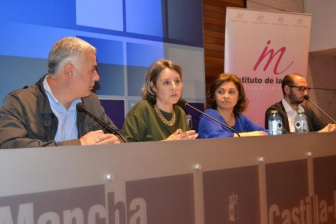 El Instituto de la Mujer y el Colegio de Psicología forman a profesionales para atender a víctimas de violencia de género