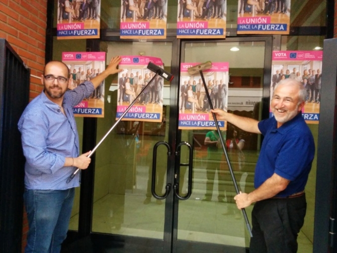 UPyD en Albacete inició la campaña con la una pegada de carteles simbólica