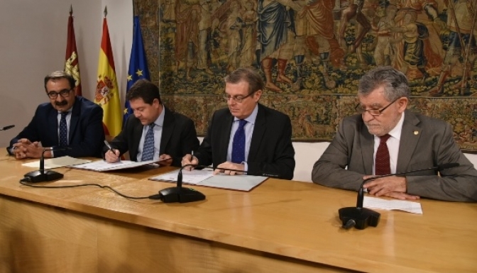 Junta y UCLM firman un convenio para “atraer y retener” al personal sanitario en Castilla-La Mancha